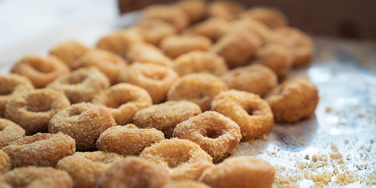 apple cider donuts, donuts, warm donuts