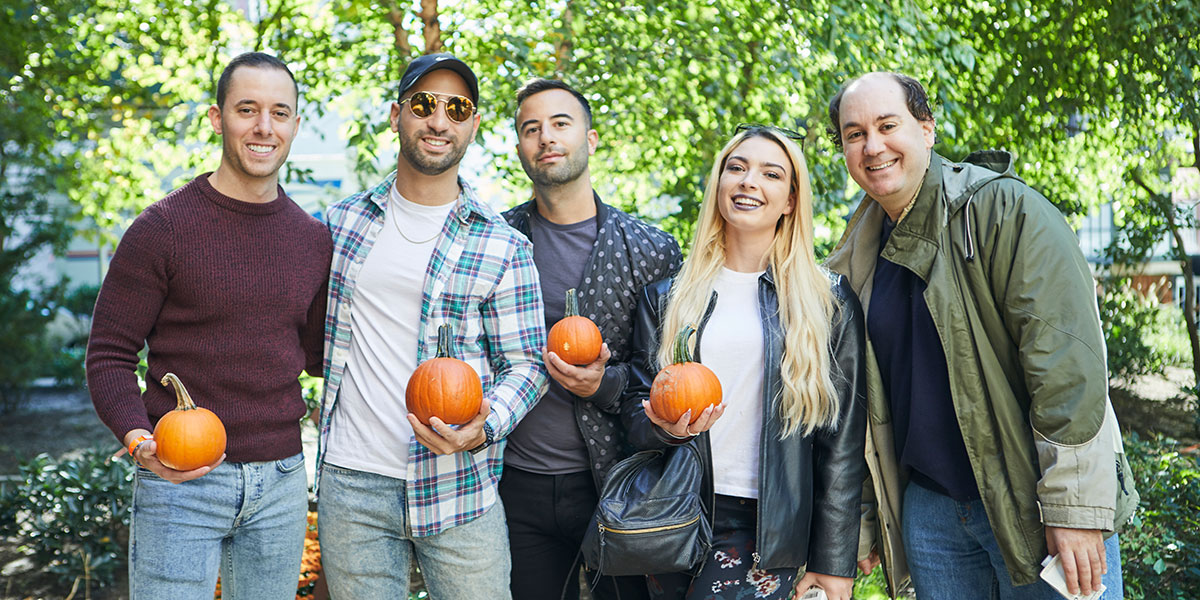 people holding pumpkins, crowd holding pumpkins, crowd with pumpkins